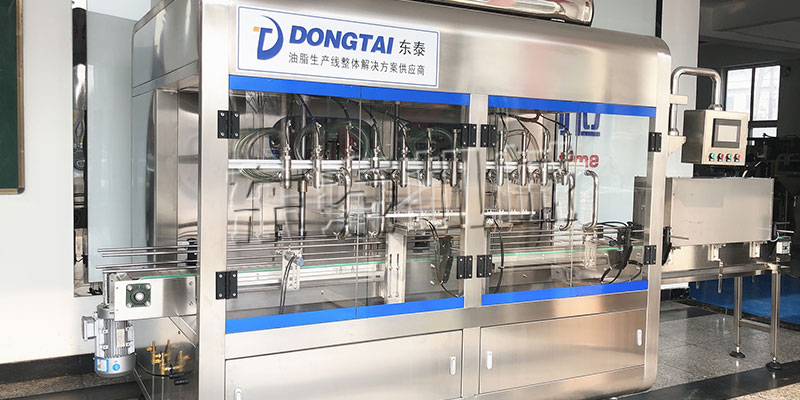 告別人工時代，辣椒醬灌裝成套設(shè)備成為智能化趨勢